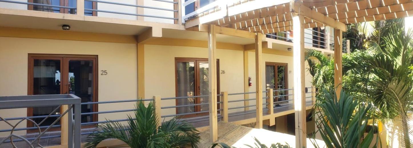Beach Club Budget Rooms At Popeyes Caye Caulker Bagian luar foto