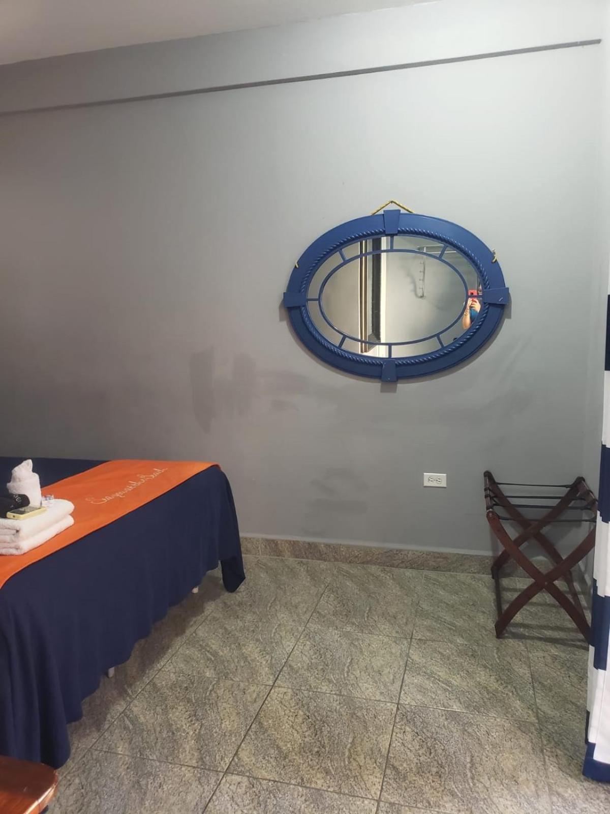 Beach Club Budget Rooms At Popeyes Caye Caulker Bagian luar foto