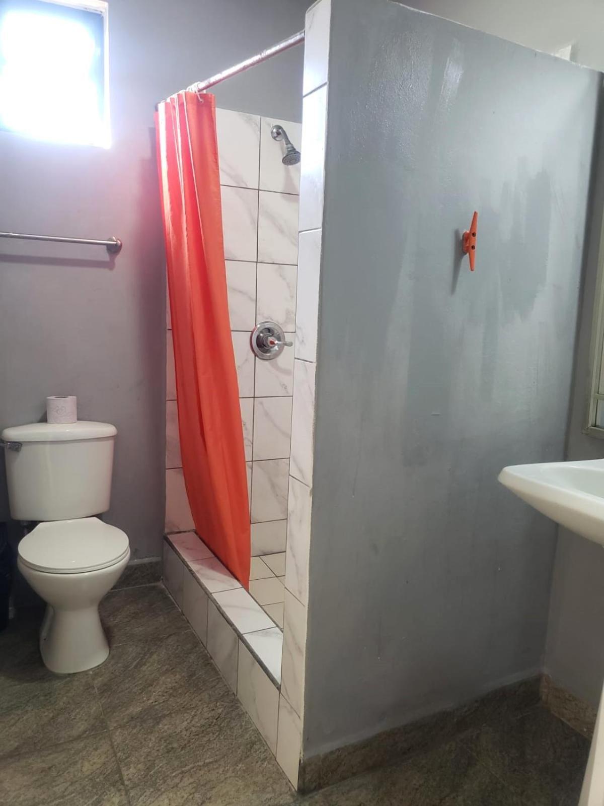 Beach Club Budget Rooms At Popeyes Caye Caulker Bagian luar foto