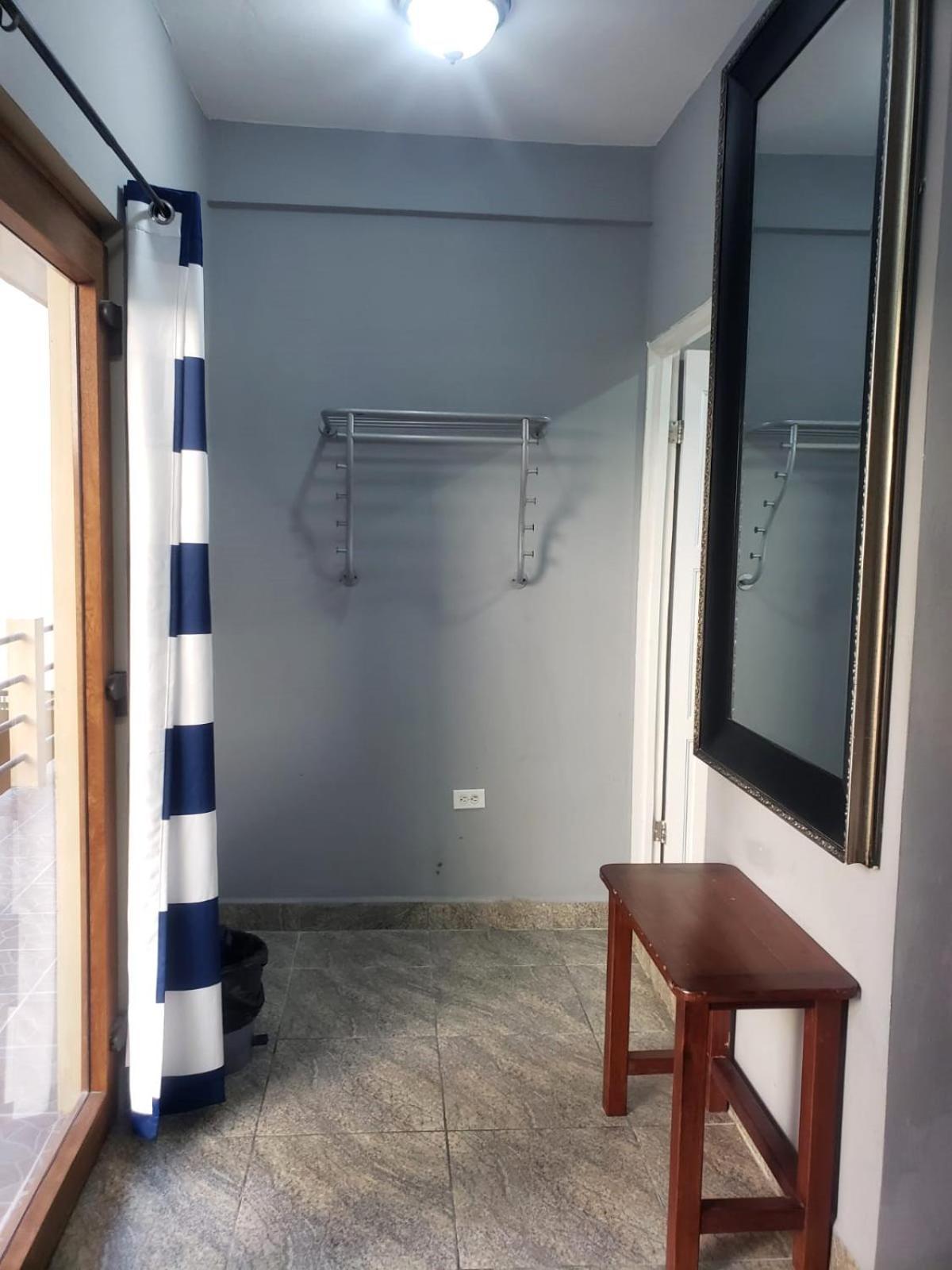 Beach Club Budget Rooms At Popeyes Caye Caulker Bagian luar foto