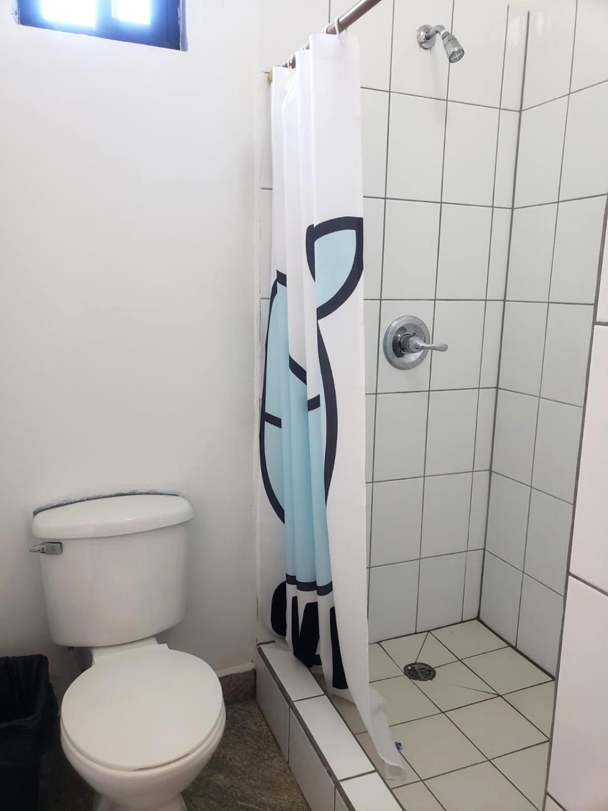 Beach Club Budget Rooms At Popeyes Caye Caulker Bagian luar foto