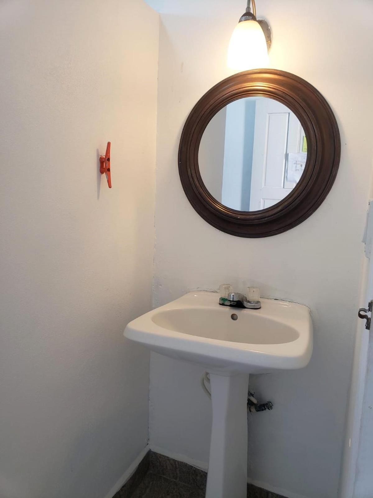 Beach Club Budget Rooms At Popeyes Caye Caulker Bagian luar foto