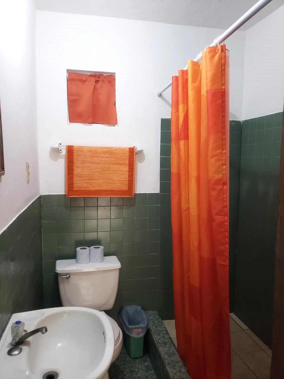 Beach Club Budget Rooms At Popeyes Caye Caulker Bagian luar foto